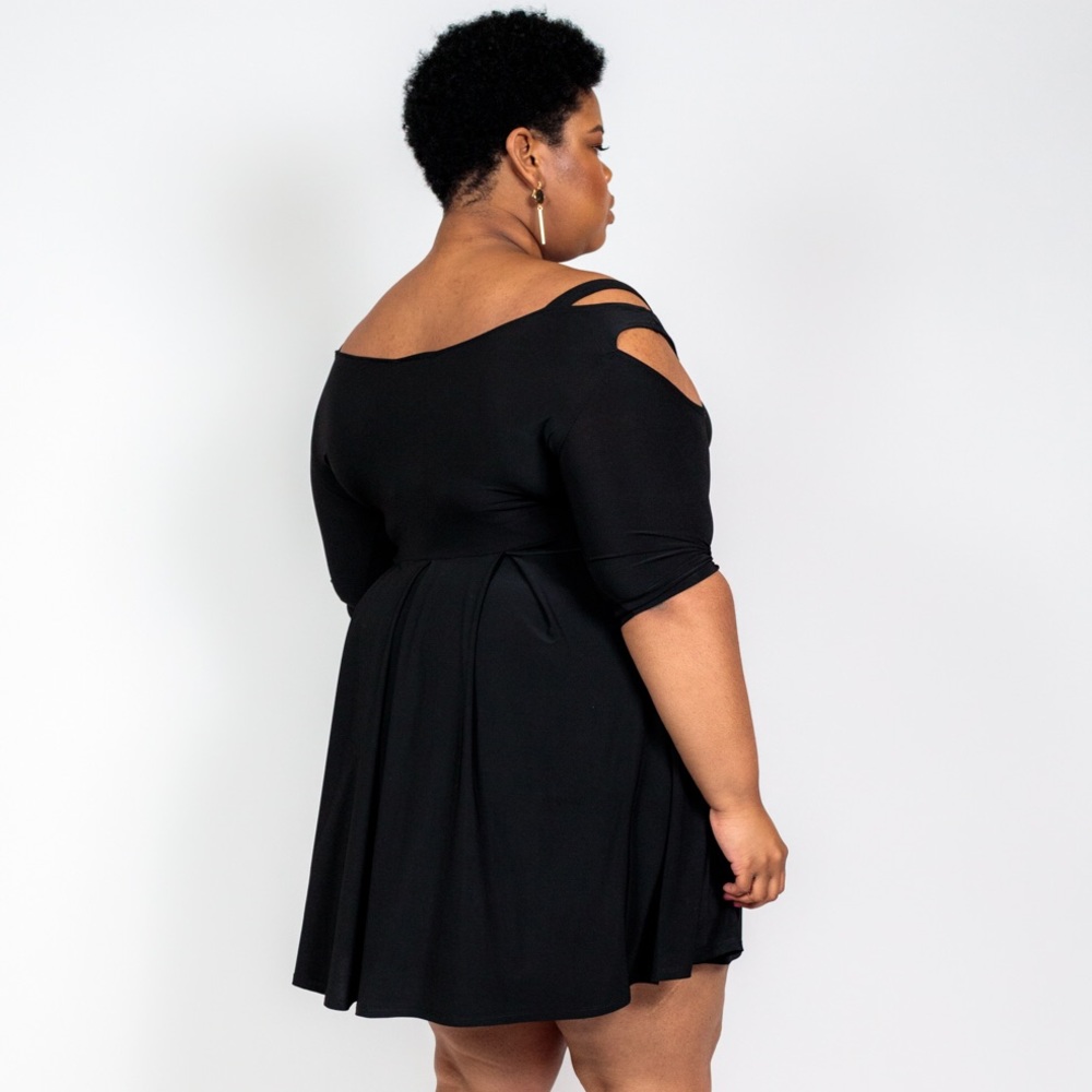 Plus Size ‘Vega’ Dress - Picture 6 of 7